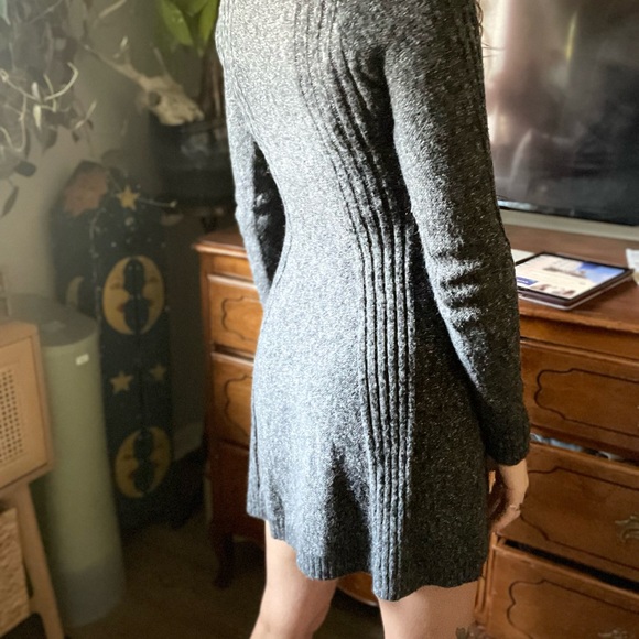 Adorable sweater dress - Picture 7 of 8